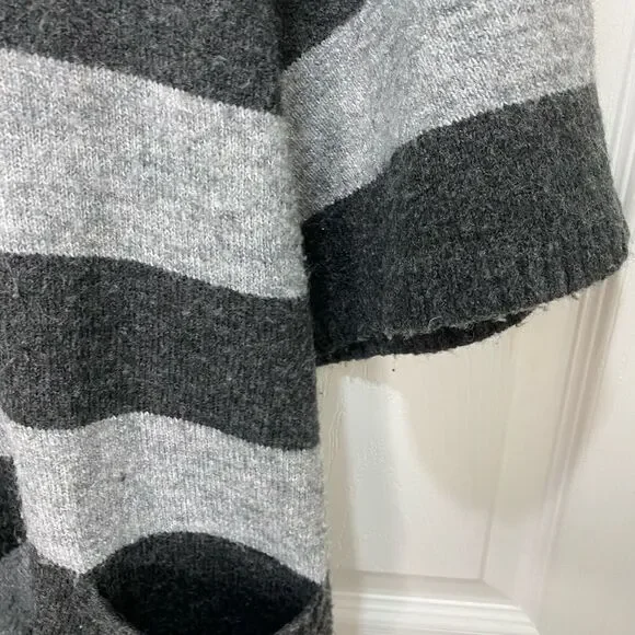 Fenn Wright Manson short sleeve grey striped turtleneck sweater with pockets - Picture 9 of 11